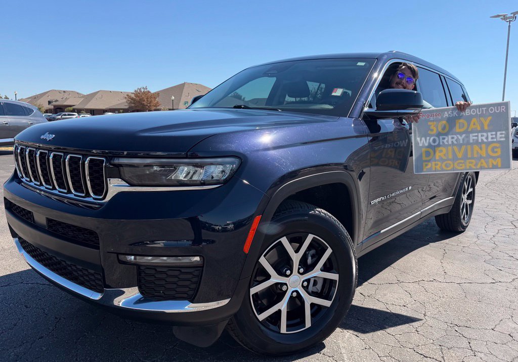 Used 2023 Jeep Grand Cherokee L Limited AWD/4WD image 1