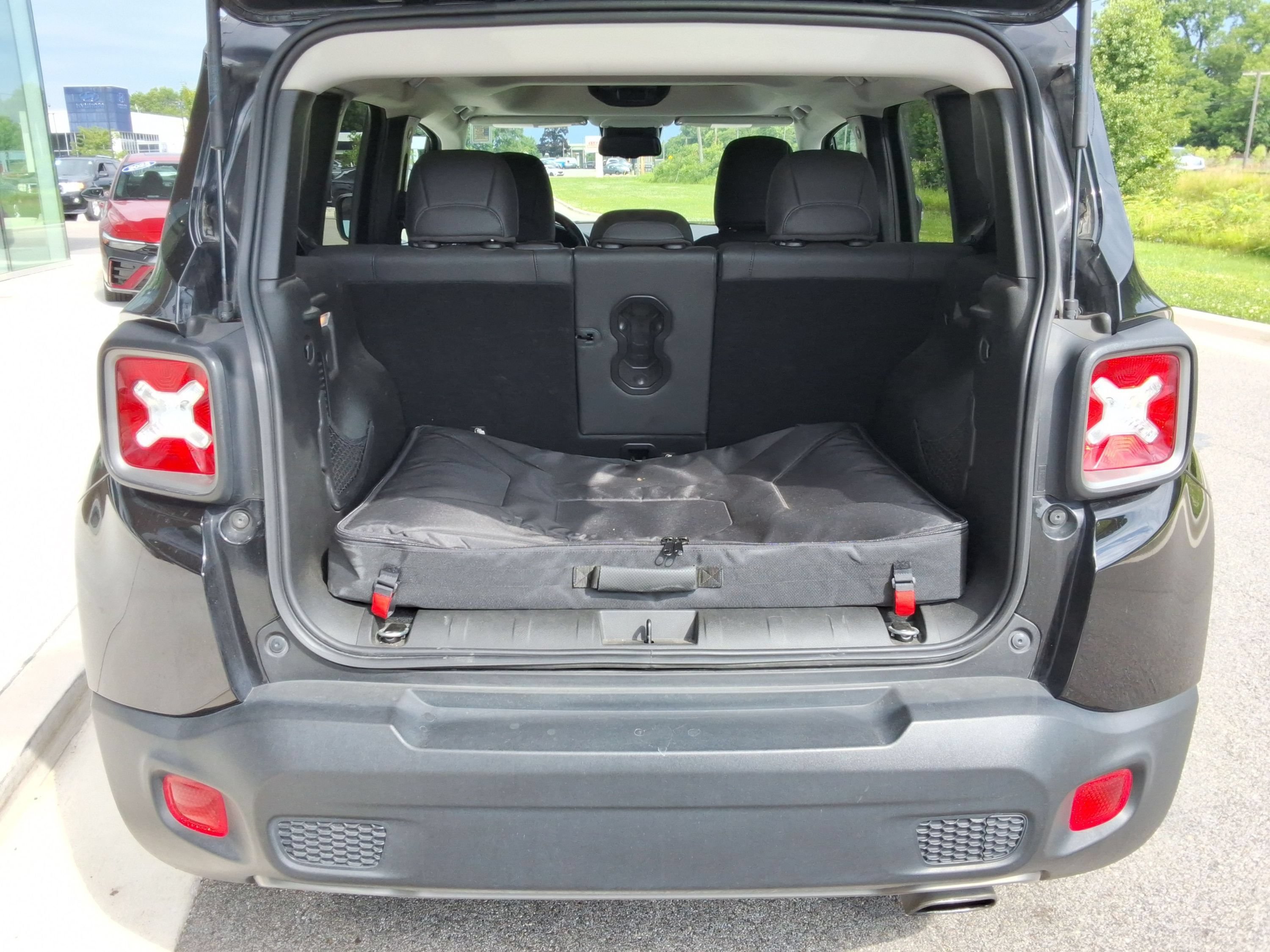 Used 2019 Jeep Renegade Limited w/ UConnect 8.4 Nav Group AWD/4WD image 33