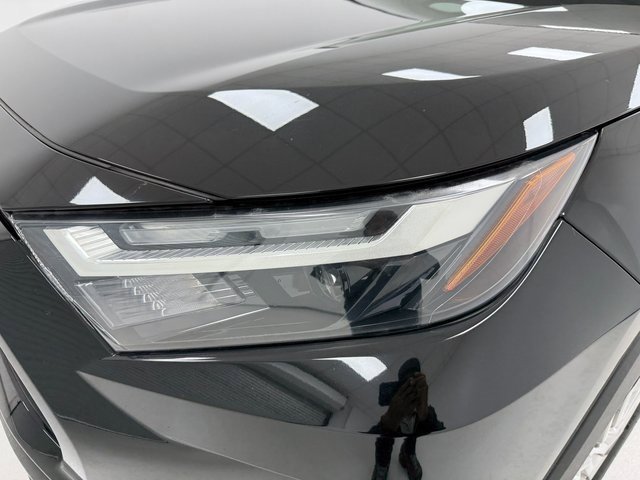 Used 2022 Toyota RAV4 XLE Premium image 6