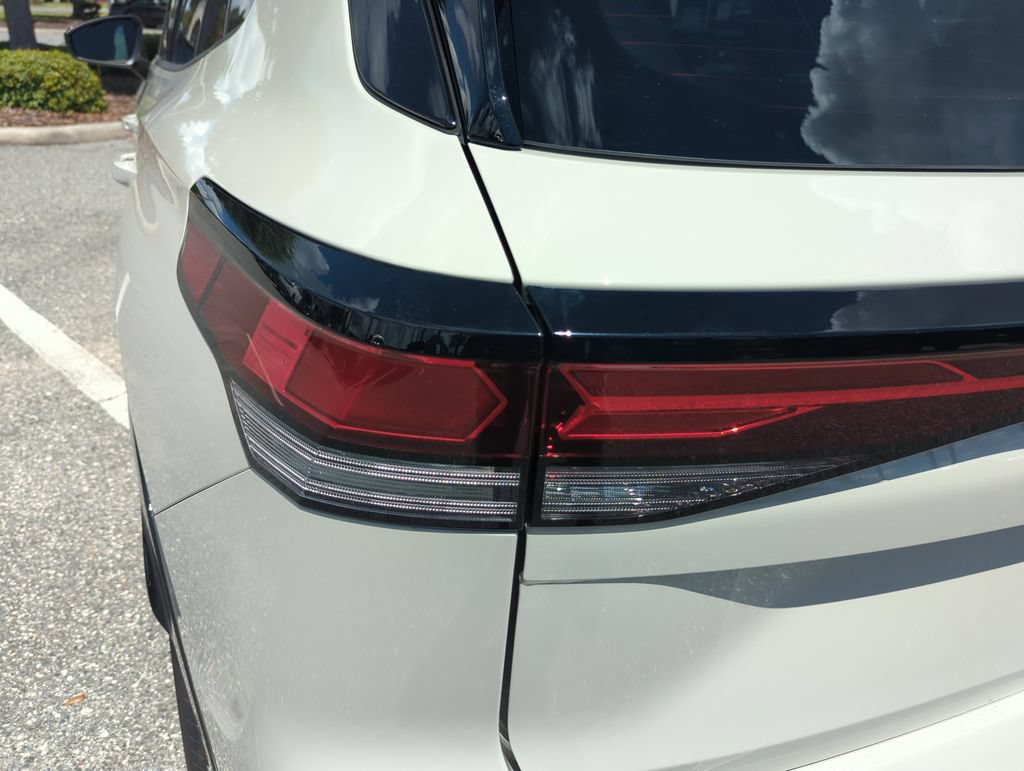 New 2026 Volkswagen Tiguan SE R-Line FWD image 18