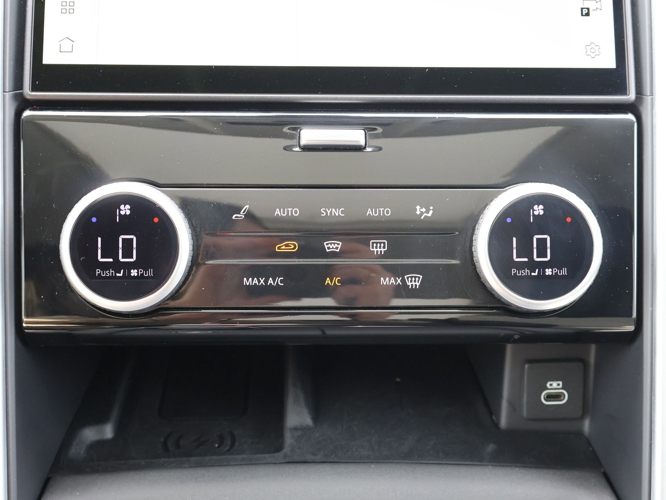 Certified 2025 Land Rover Discovery S AWD/4WD image 22