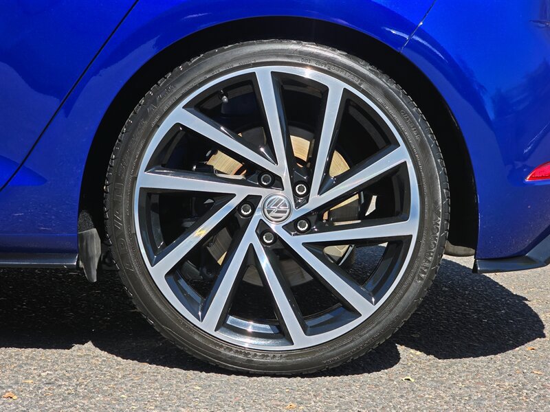 Used 2019 Volkswagen Golf R 4-Door AWD/4WD image 42