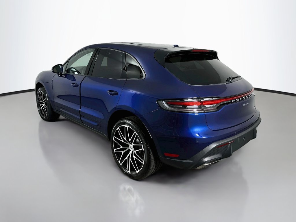 Certified 2026 Porsche Macan AWD/4WD image 3