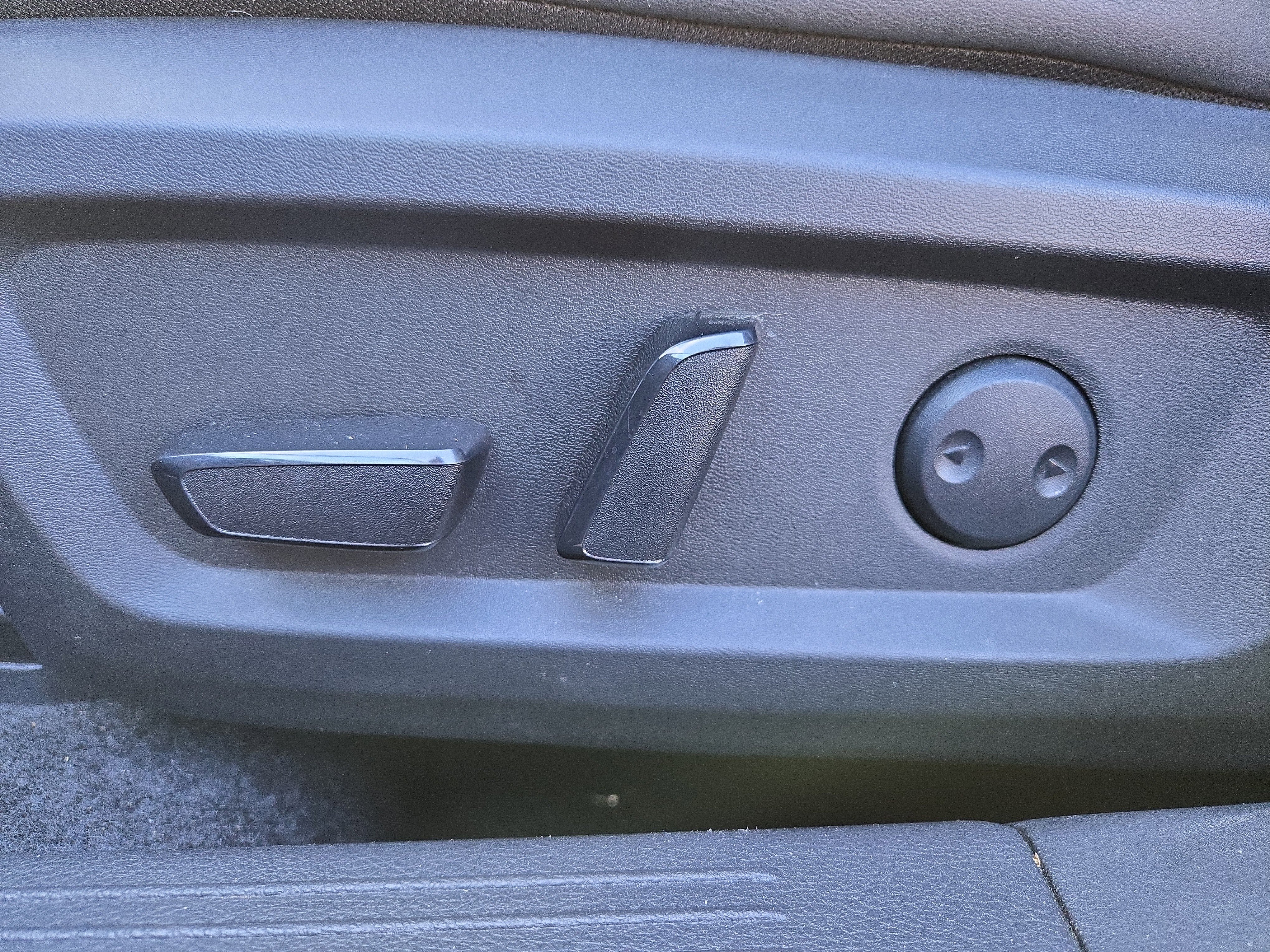 Certified 2025 Nissan Rogue SV w/ SV Premium Package image 15