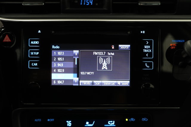Used 2018 Toyota Corolla LE FWD image 25