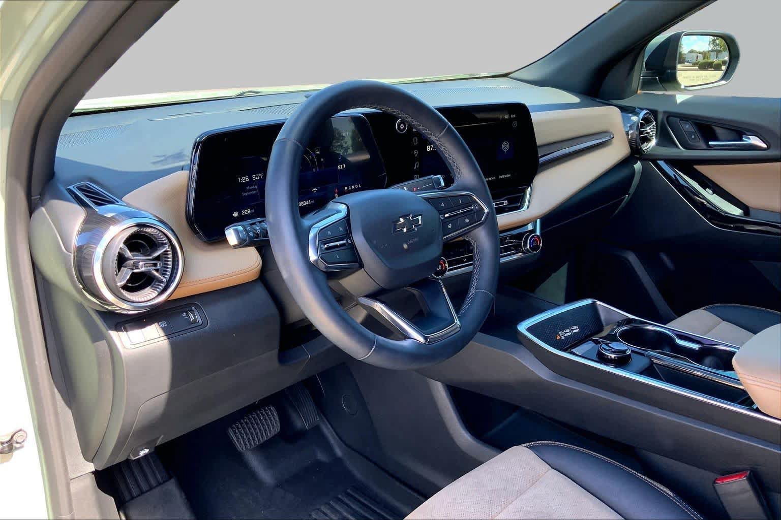 Used 2025 Chevrolet Equinox ACTIV w/ Safety and Technology Package FWD image 18