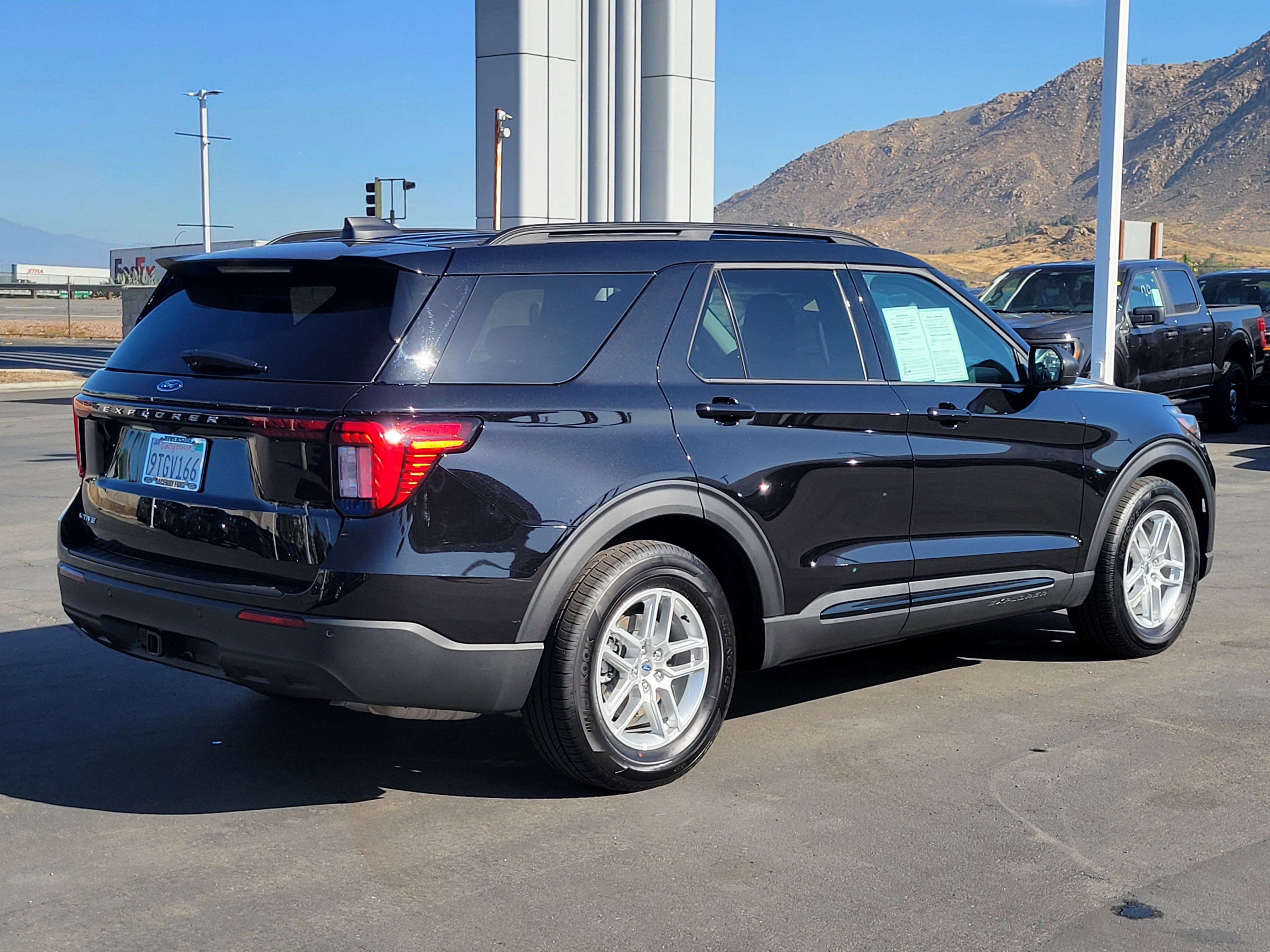 Used 2026 Ford Explorer Active RWD image 2