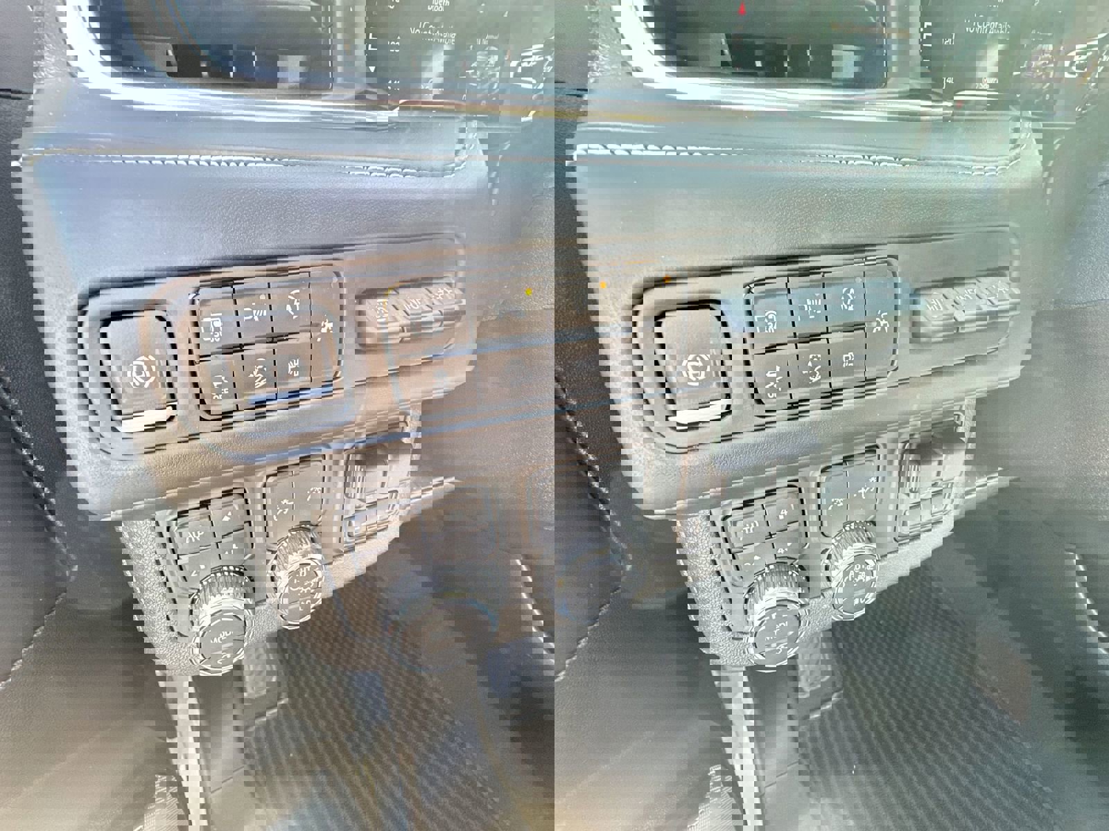 Used 2024 GMC Yukon Denali Ultimate image 18