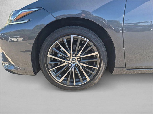 Used 2025 Lexus ES 300h w/ Premium Package FWD image 18