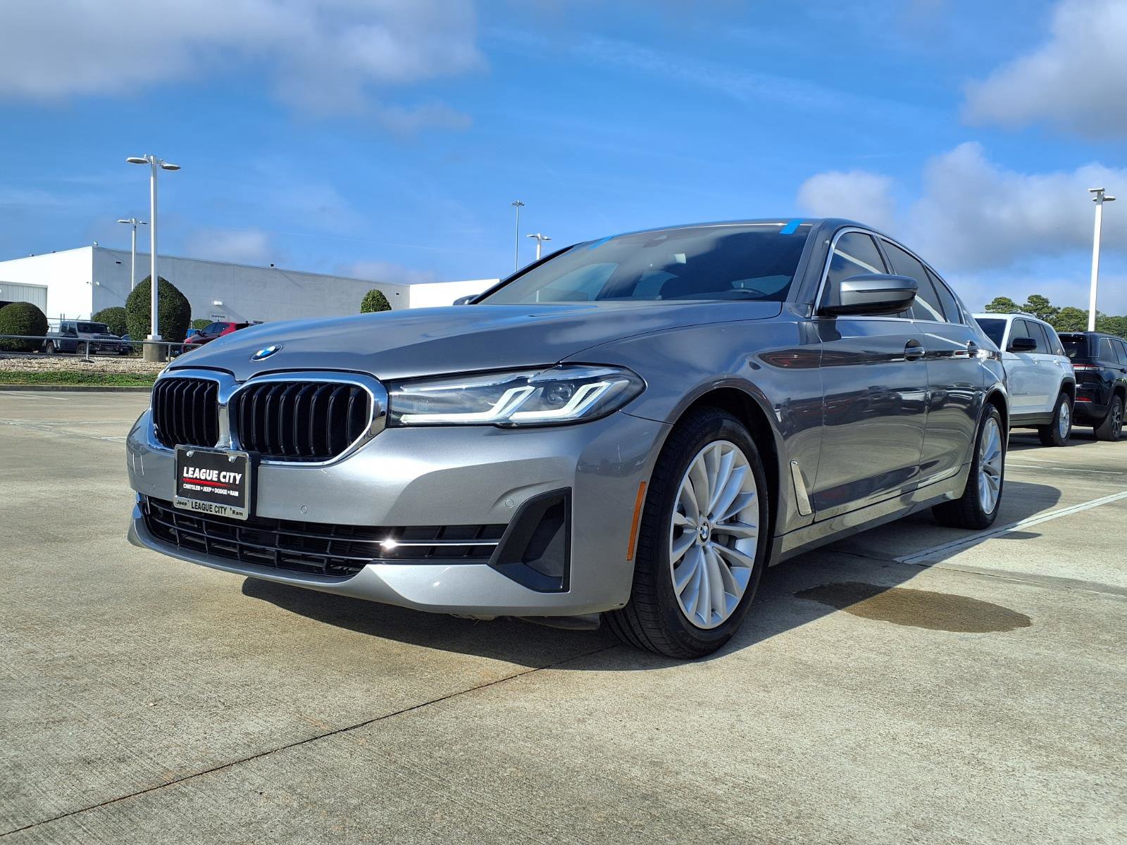 Used 2023 BMW 530i w/ Convenience Package image 3