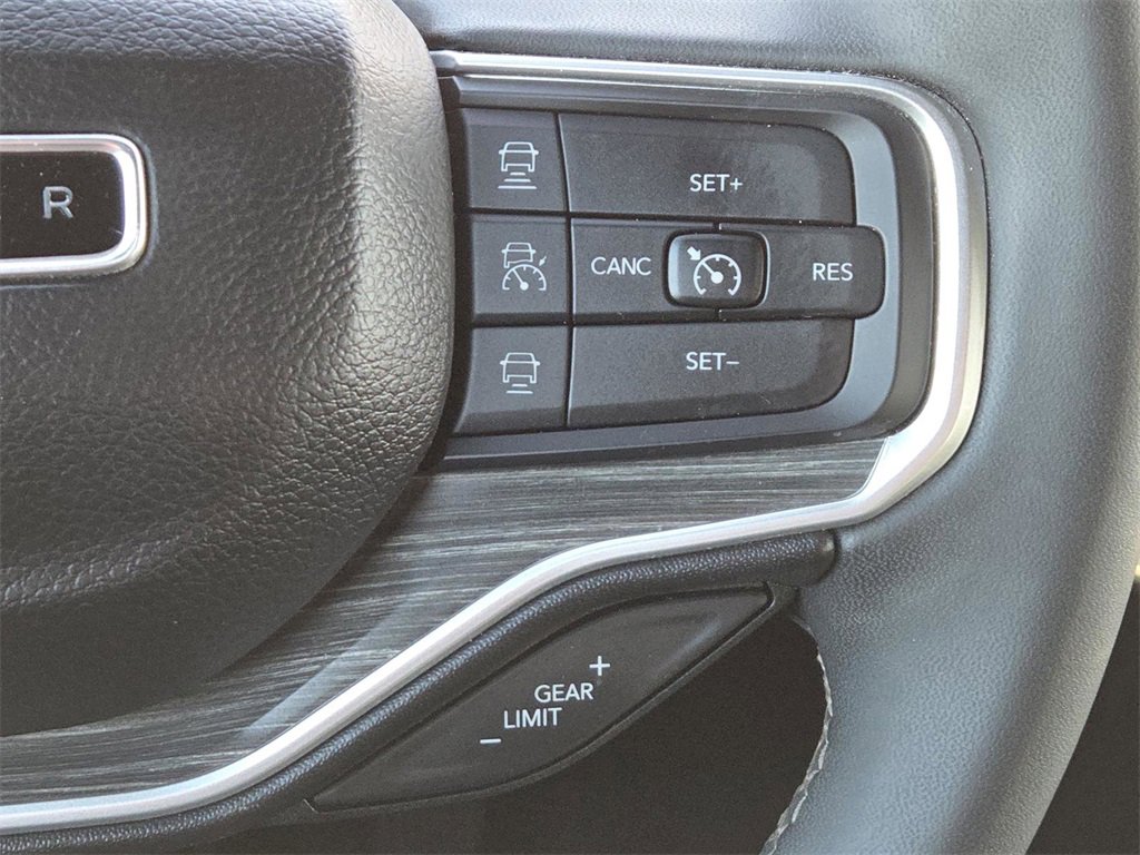 Used 2024 Jeep Wagoneer L Series II w/ Flexible Seating Group image 7