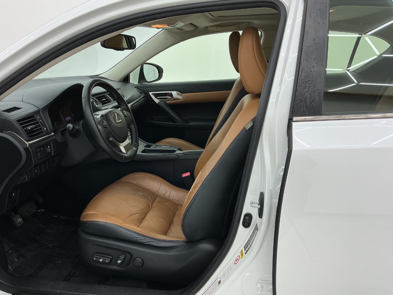 Used 2015 Lexus CT 200h FWD image 14