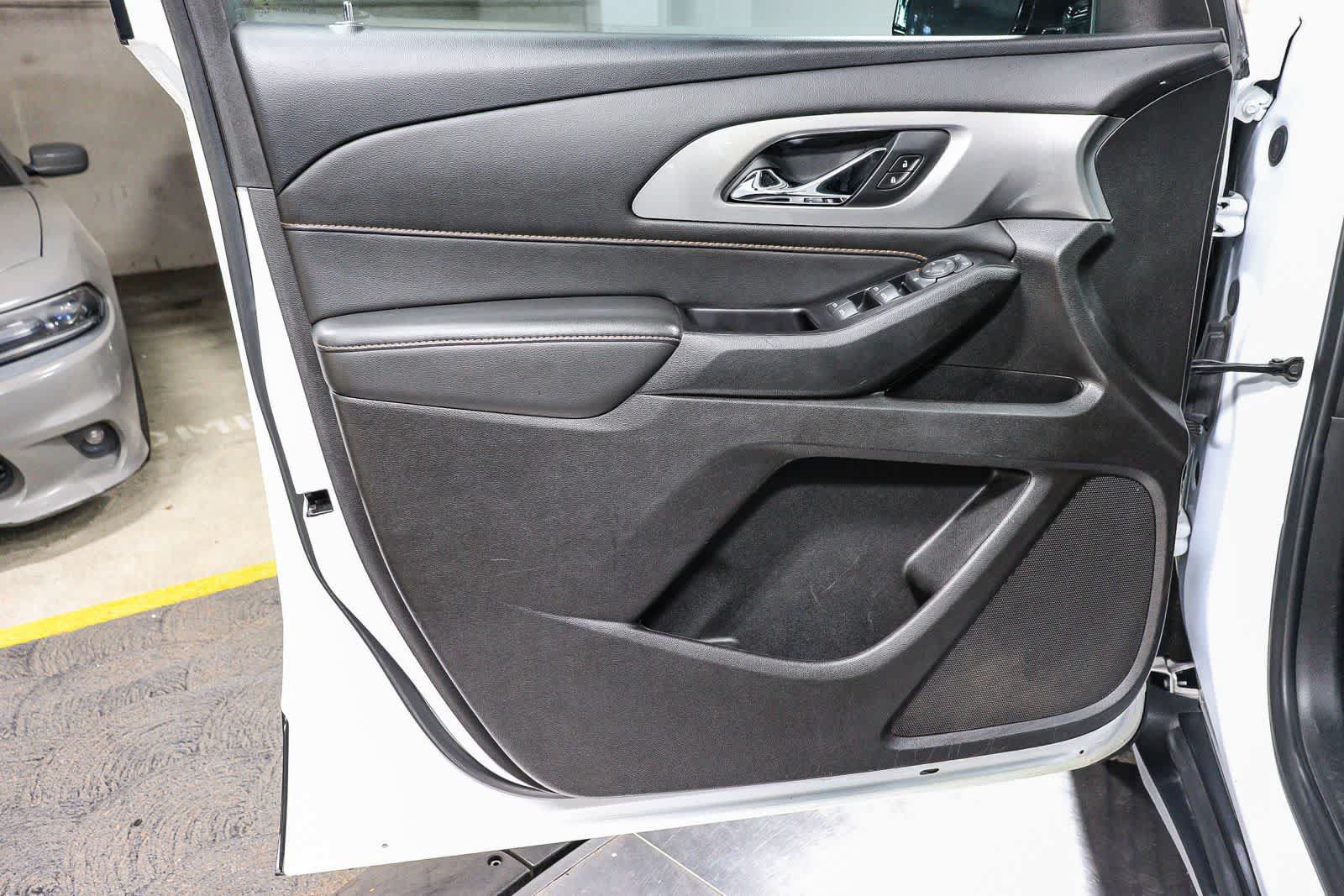 Used 2020 Chevrolet Traverse LS FWD image 23