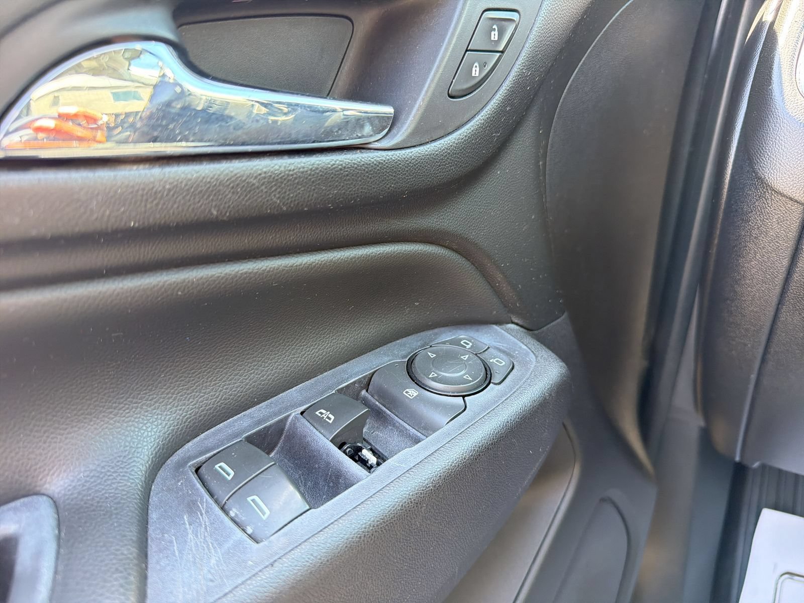 Used 2018 Chevrolet Equinox LT FWD image 18