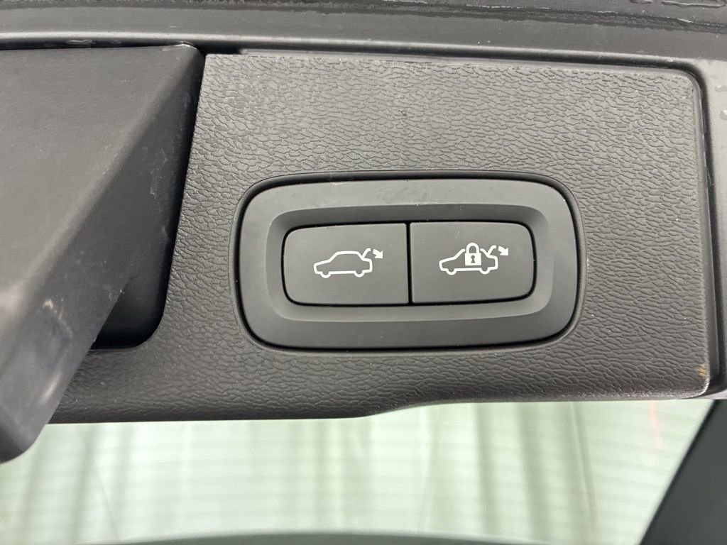 Used 2023 Volvo XC60 B5 Plus w/ Climate Package AWD/4WD image 8