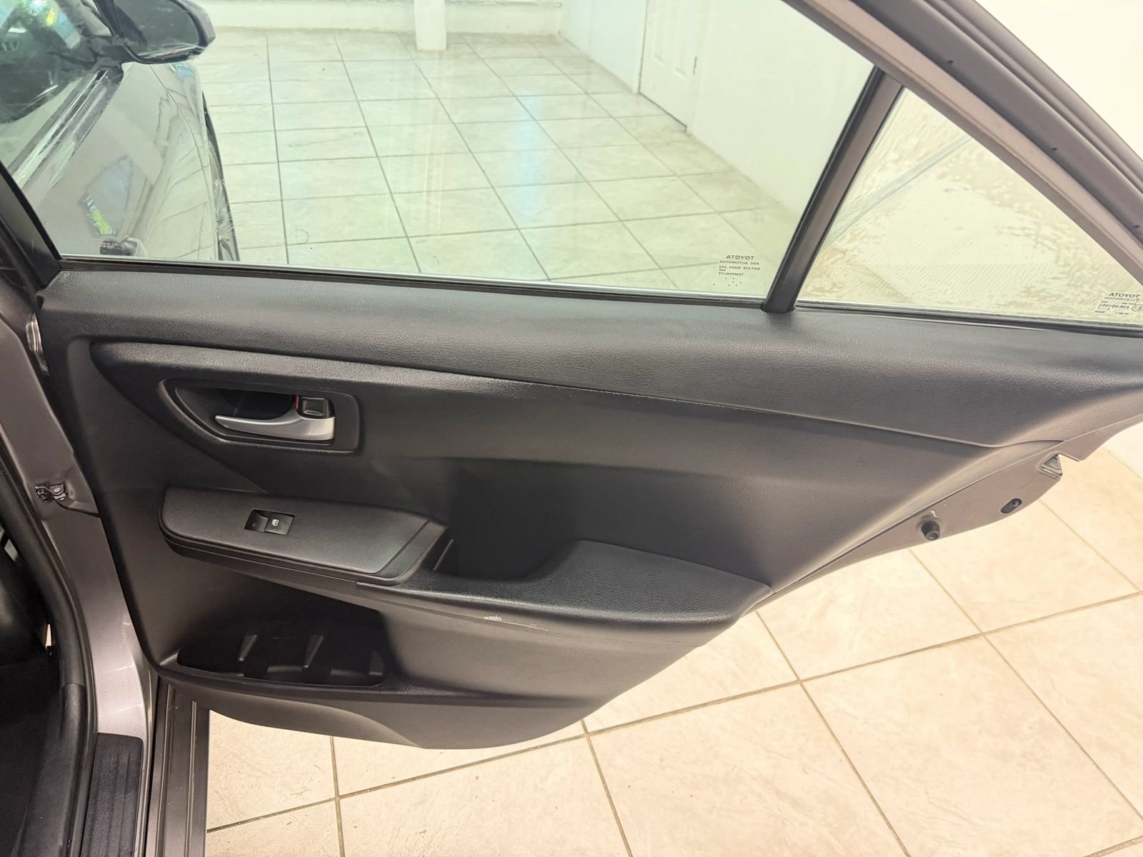 Used 2016 Toyota Camry SE FWD image 18