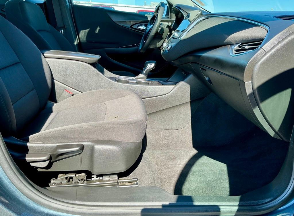 Used 2021 Chevrolet Malibu LT FWD image 23
