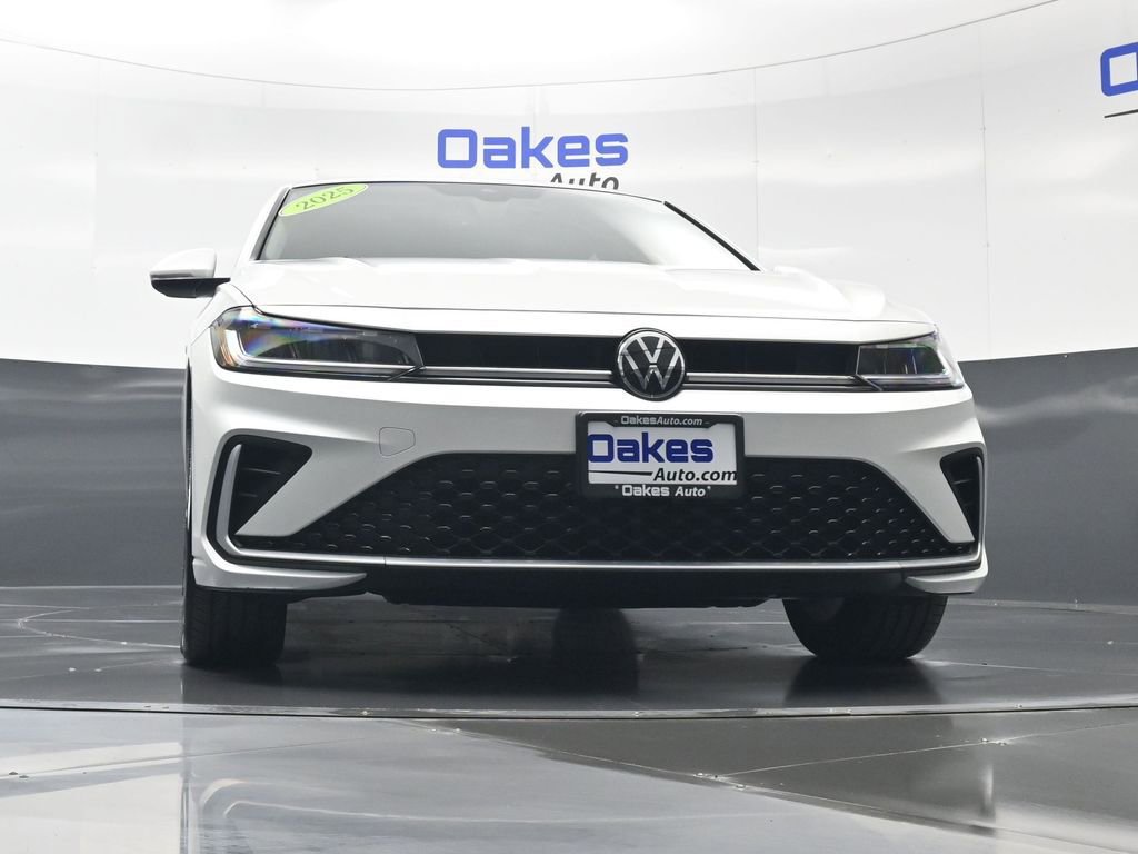 Used 2025 Volkswagen Jetta SEL image 35