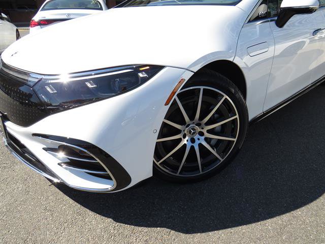 Certified 2023 Mercedes-Benz EQS 580 4MATIC Sedan w/ Exclusive Trim Package image 24
