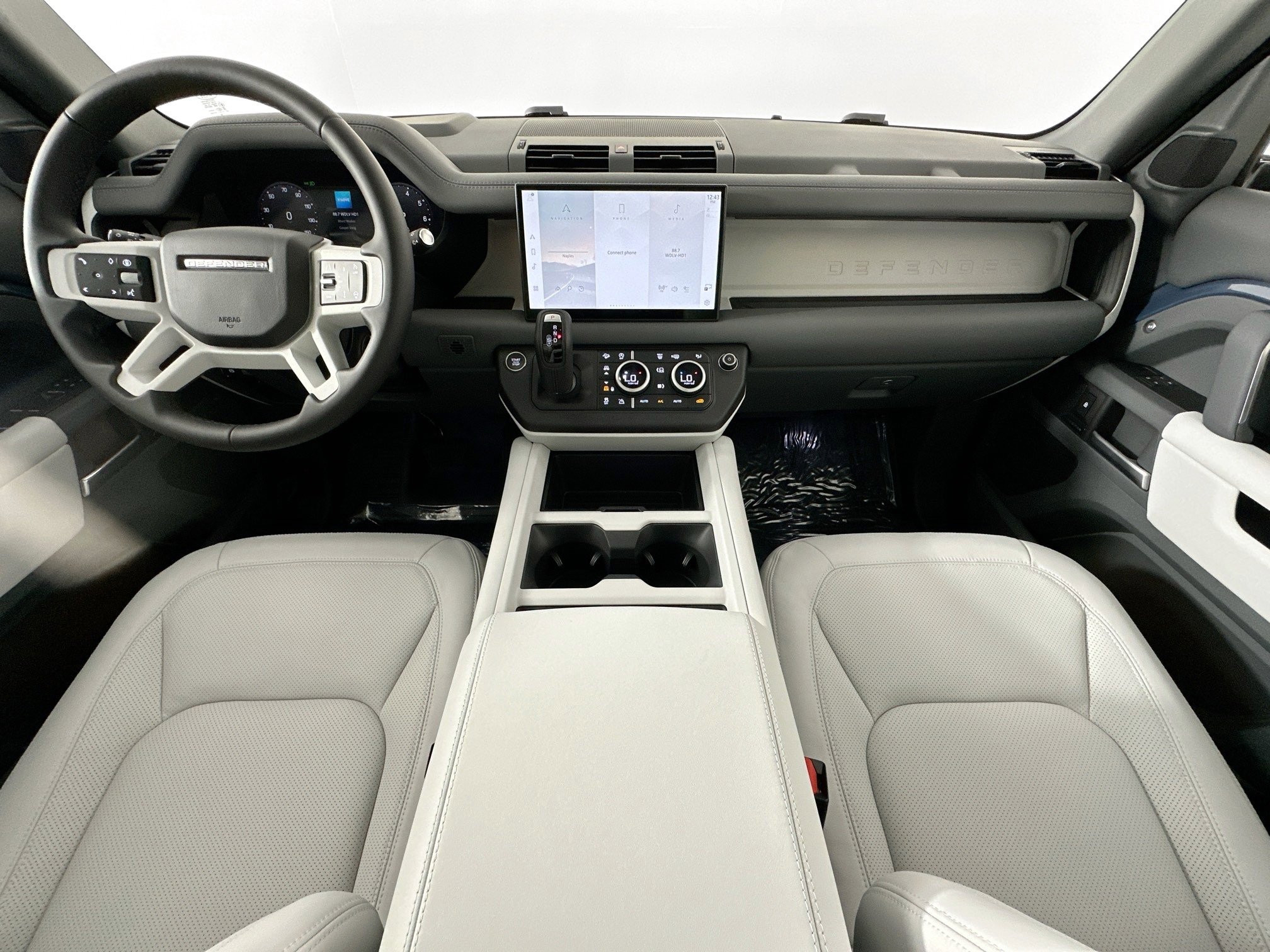 Used 2025 Land Rover Defender 110 S image 21