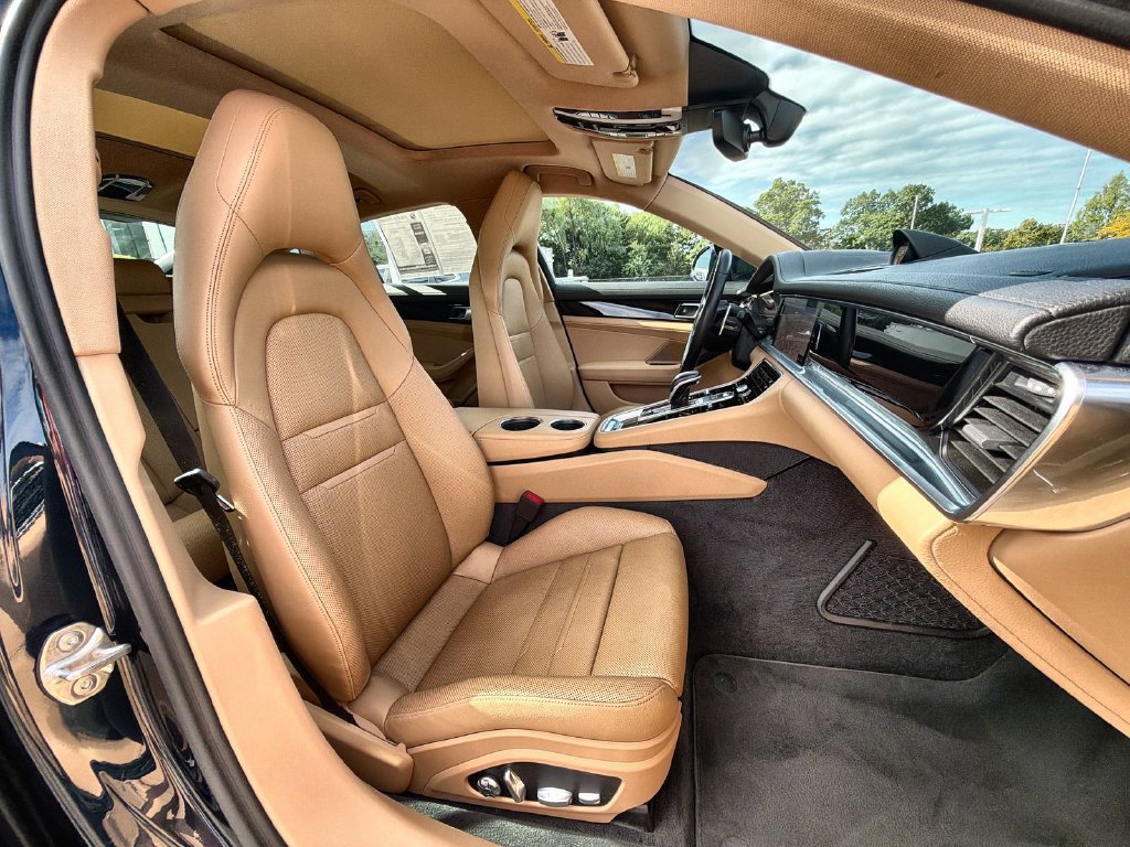 Used 2021 Porsche Panamera RWD image 22