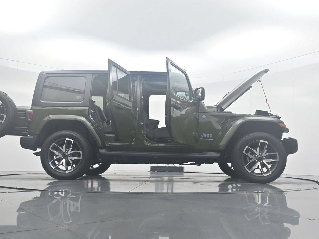 Used 2024 Jeep Wrangler Unlimited w/ Convenience Group AWD/4WD image 43