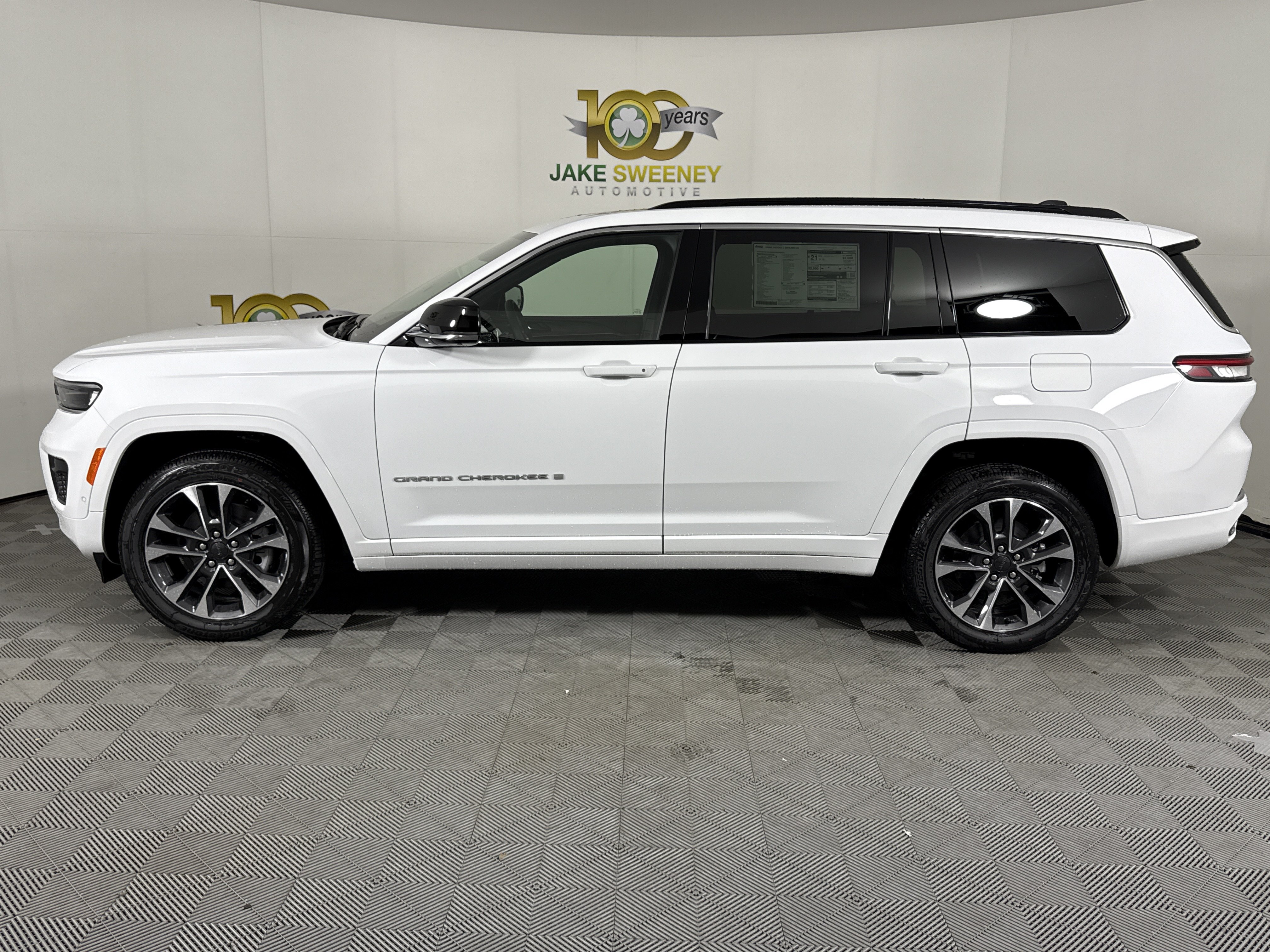 New 2025 Jeep Grand Cherokee L Overland w/ Advanced Protech Group III AWD/4WD image 5
