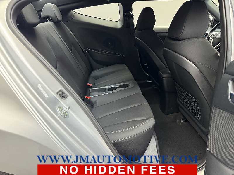 Used 2017 Hyundai Veloster Value Edition image 17