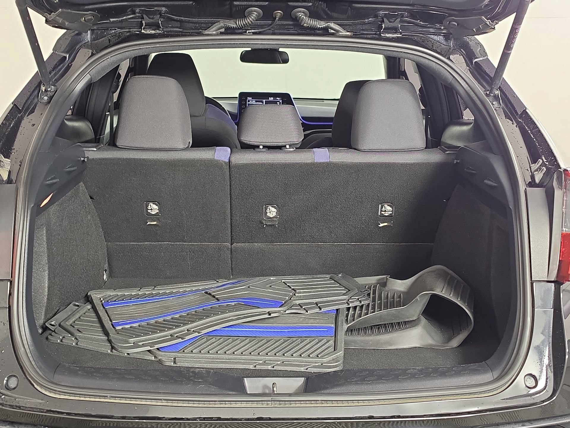 Used 2021 Toyota C-HR XLE FWD image 12