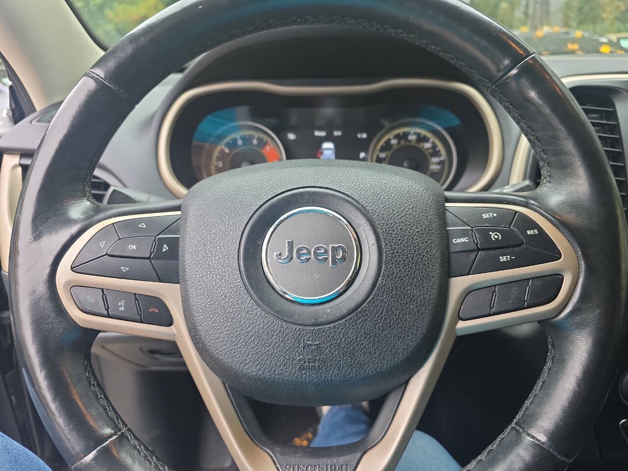 Used 2018 Jeep Cherokee Limited AWD/4WD image 8