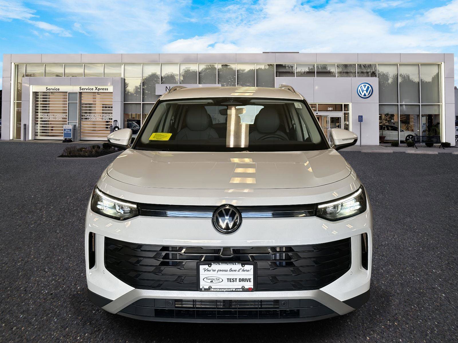 New 2026 Volkswagen Tiguan SE image 2