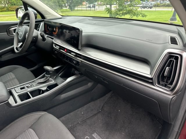 Certified 2025 Kia Sorento LX FWD image 24