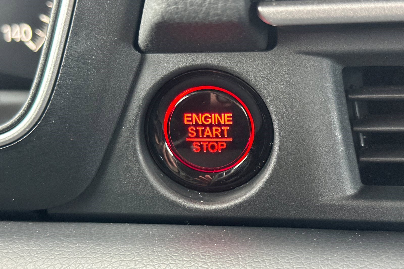 Used 2024 Honda Pilot Touring image 29