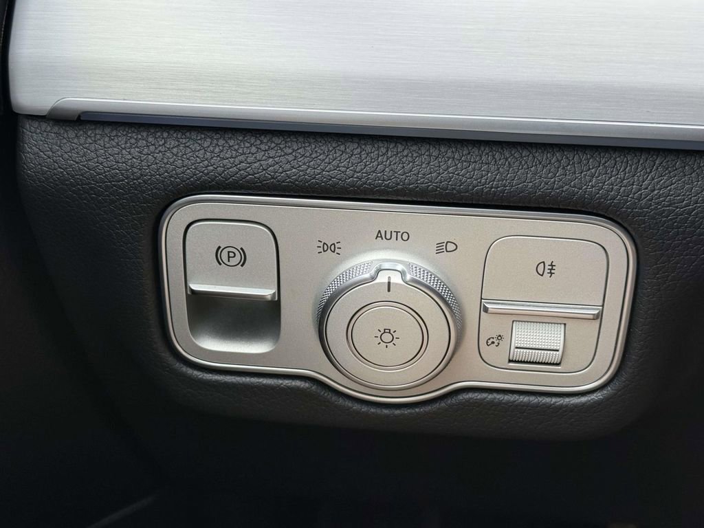 Used 2024 Mercedes-Benz GLE 350 4MATIC image 23