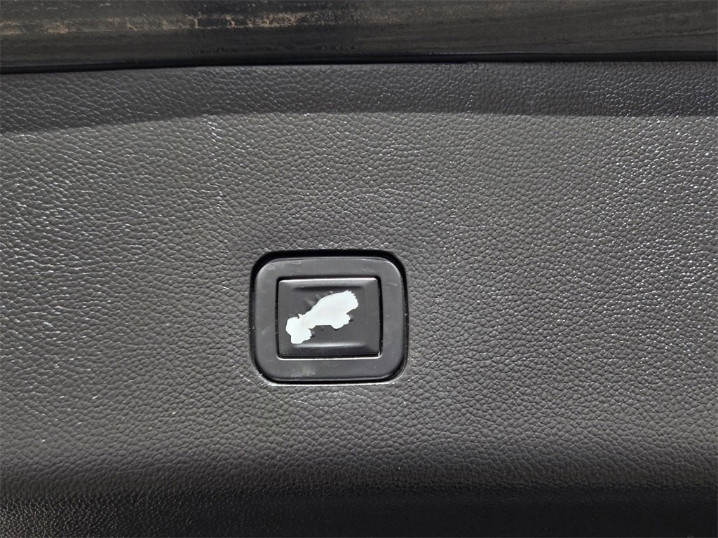 Used 2018 Chevrolet Traverse LT image 25