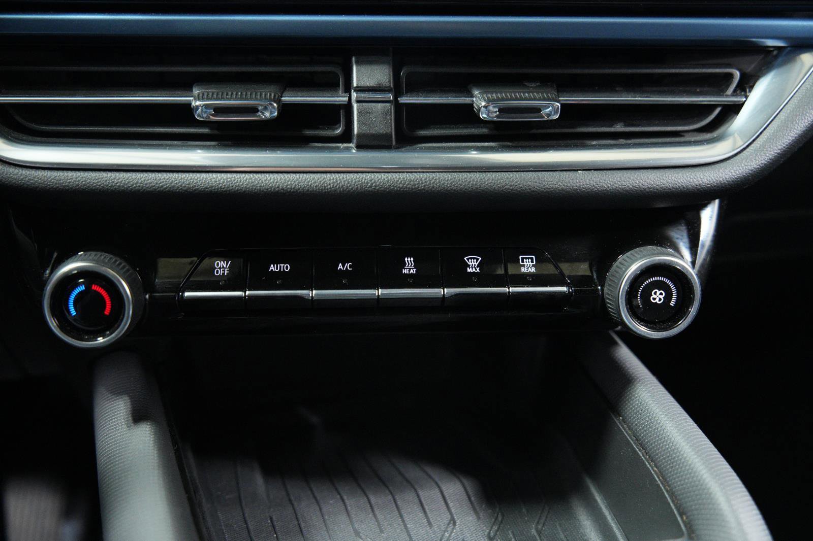 Used 2024 Chevrolet Equinox EV LT image 36