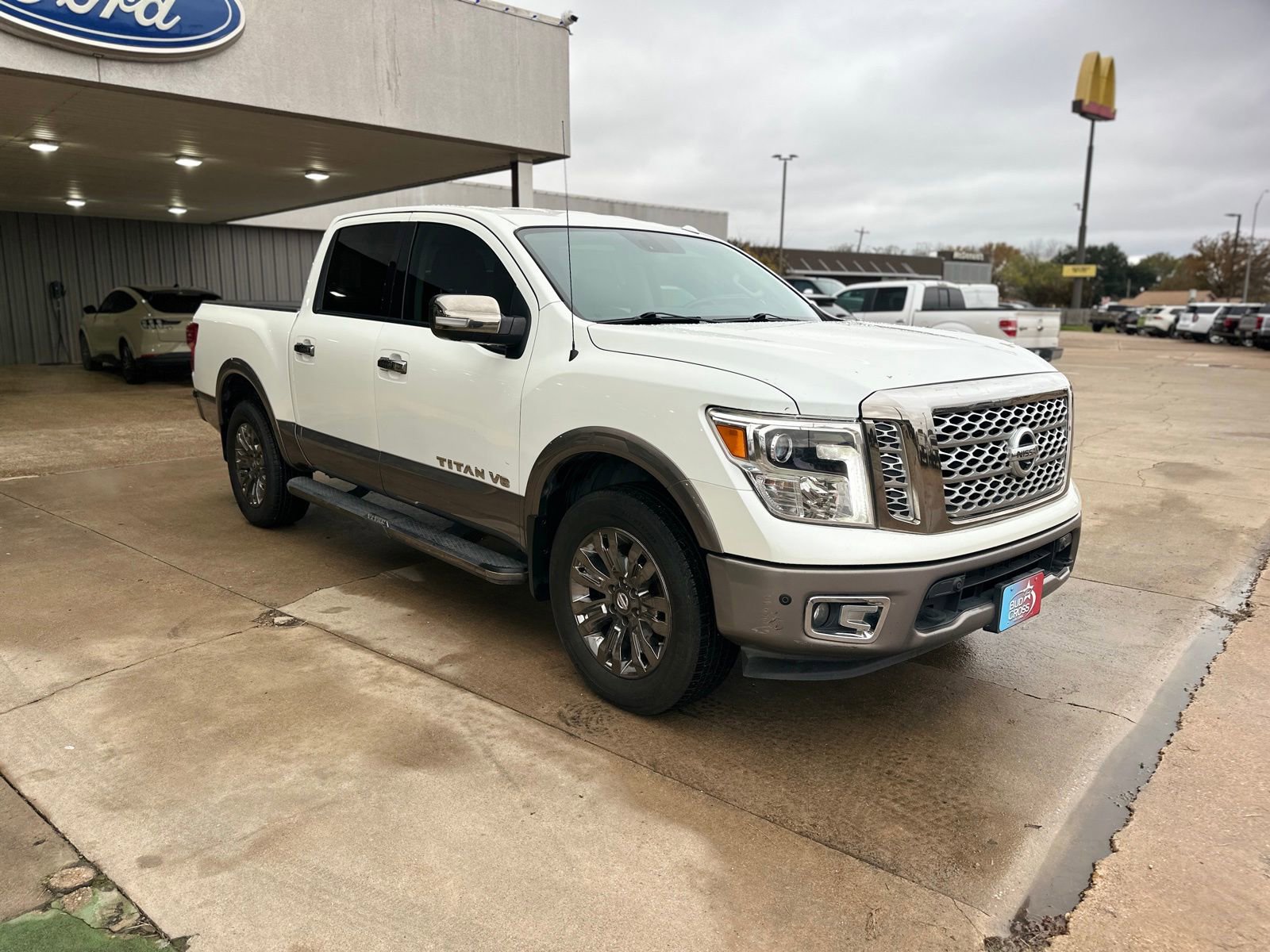 Used 2018 Nissan Titan Platinum Reserve w/ Platinum Utility Package image 11