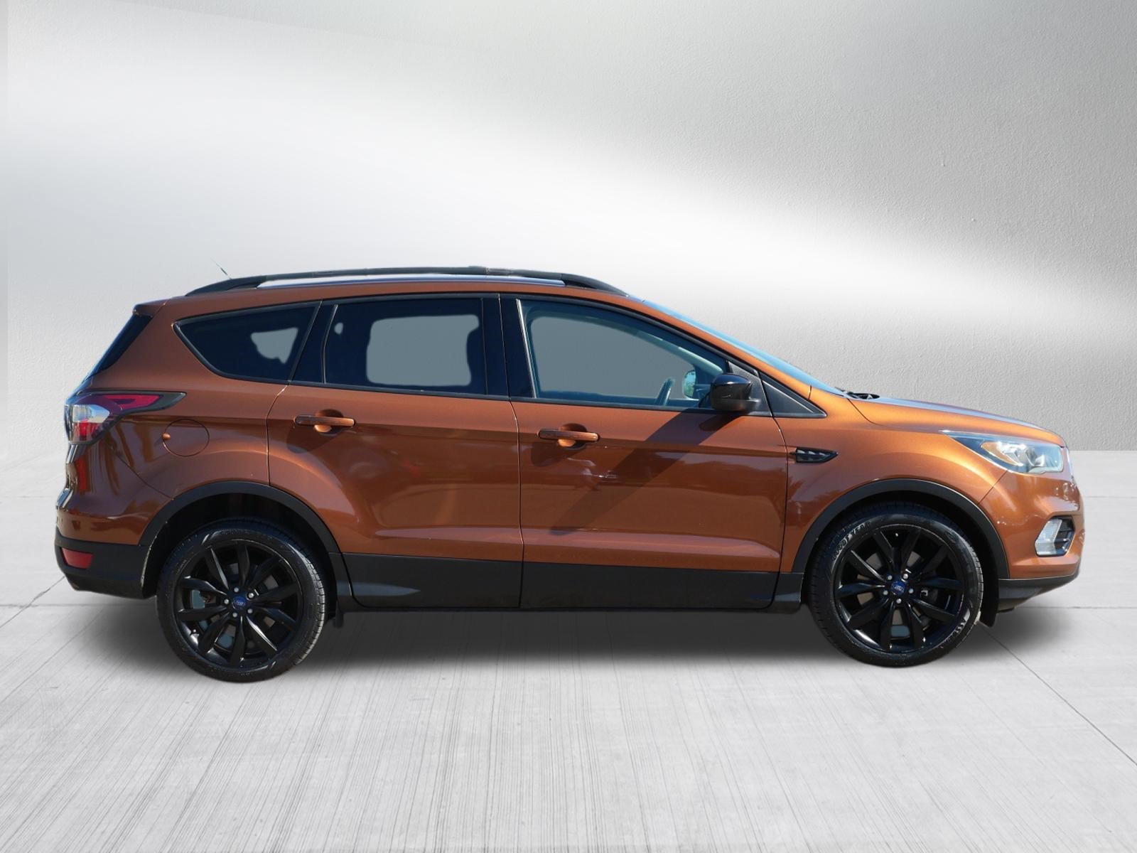 Used 2017 Ford Escape SE w/ Equipment Group 201A AWD/4WD image 8