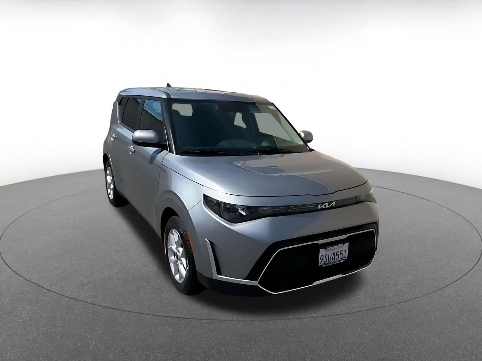 Used 2025 Kia Soul LX w/ LX Technology Package FWD image 3