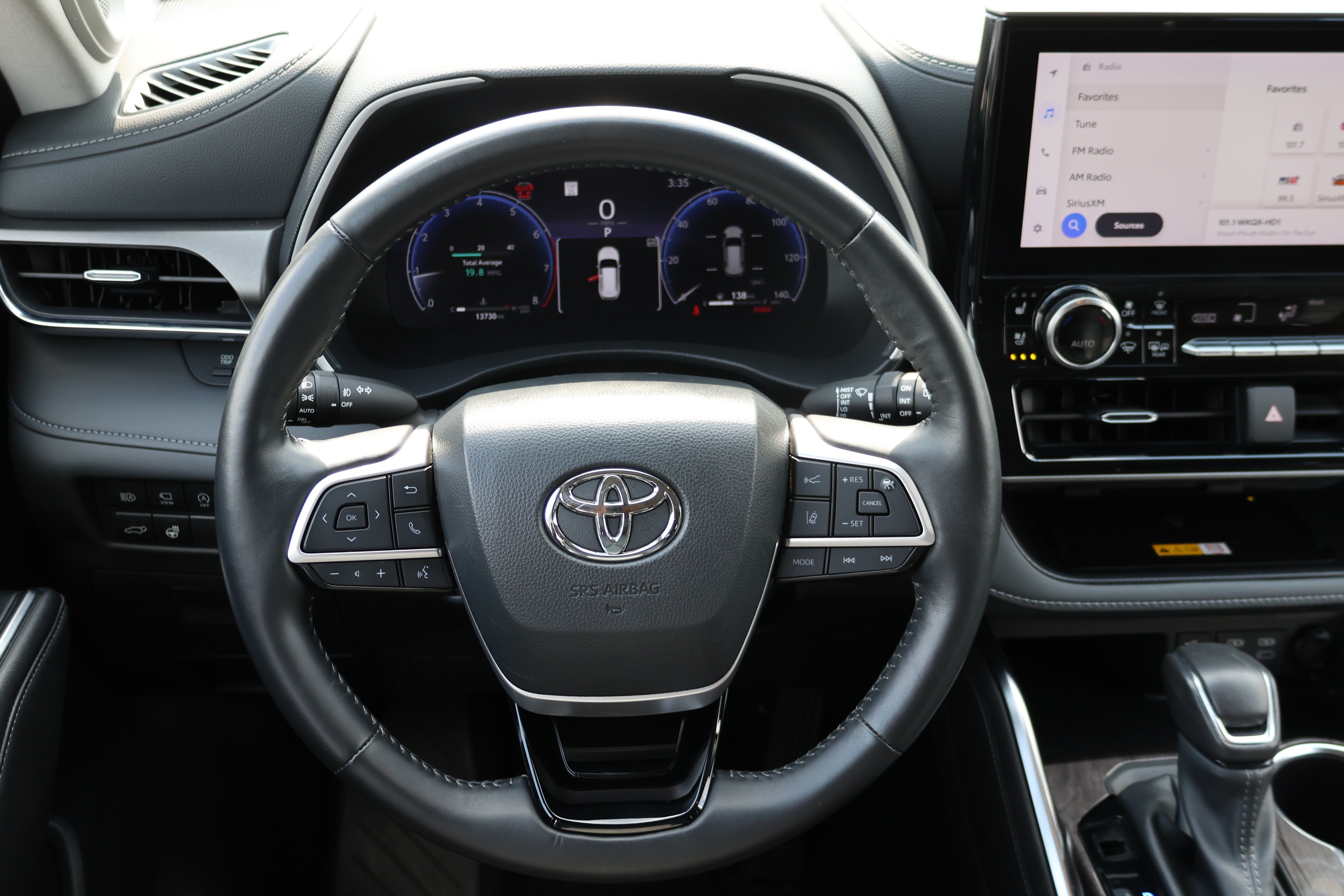 Certified 2024 Toyota Highlander Limited AWD/4WD image 27
