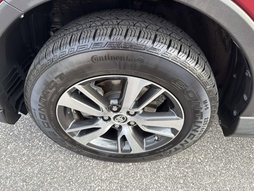 Used 2018 Toyota RAV4 XLE image 12