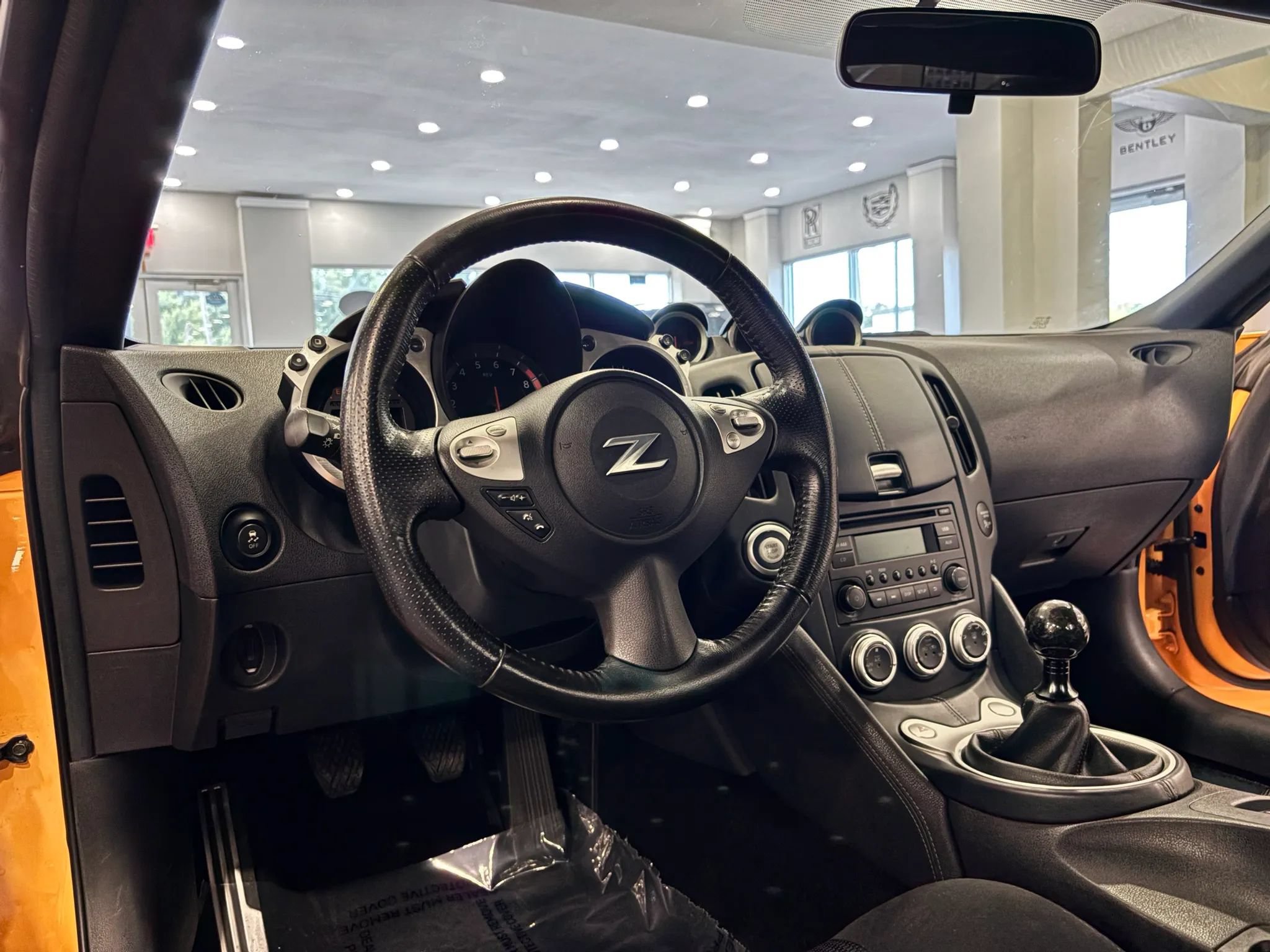 Used 2017 Nissan 370Z Coupe RWD image 9