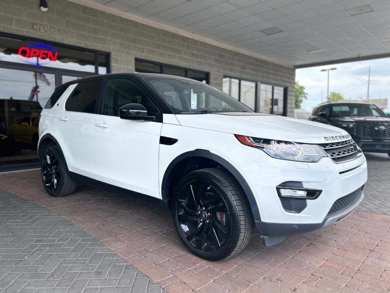 Used 2017 Land Rover Discovery Sport HSE AWD/4WD image 24