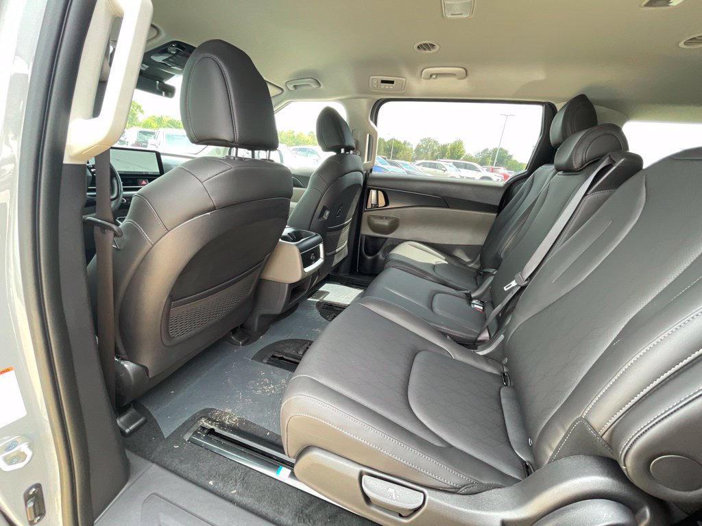 New 2027 Kia Carnival FWD image 23