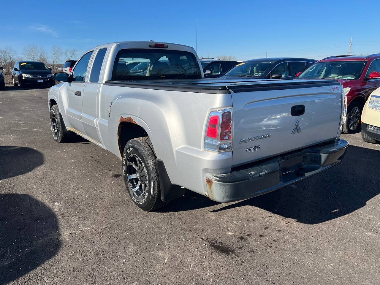 Used 2007 Mitsubishi Raider LS RWD image 8
