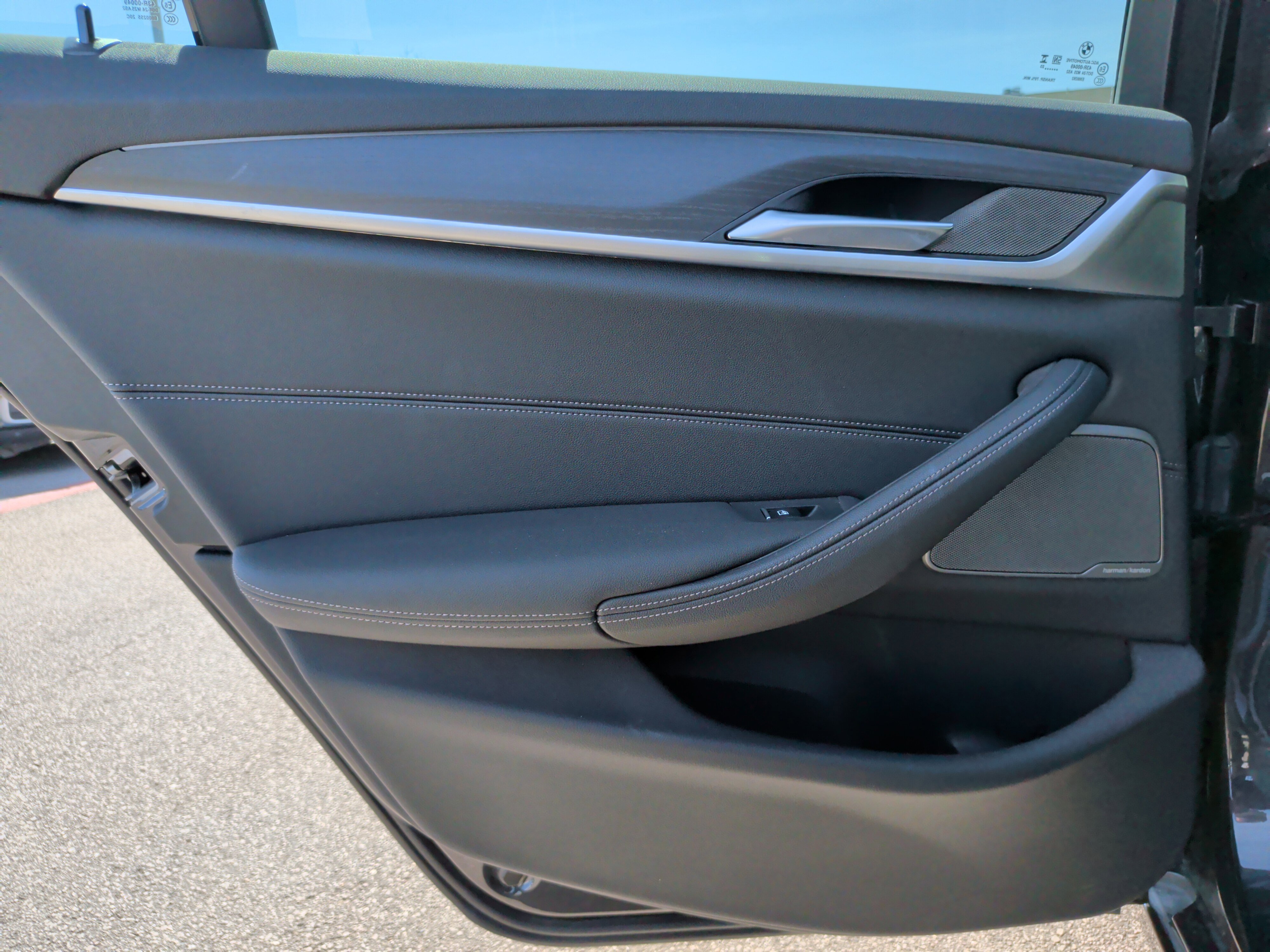 Certified 2023 BMW 530e w/ Premium Package image 38