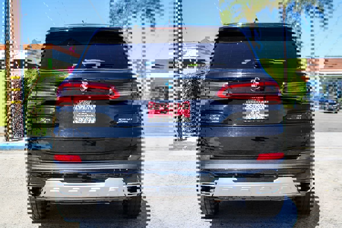 Used 2020 BMW X5 xDrive40i w/ Premium Package image 3