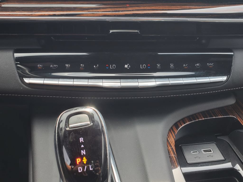 Used 2024 Cadillac Escalade Premium Luxury w/ Performance Package AWD/4WD image 33