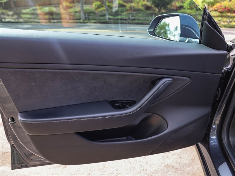 Used 2018 Tesla Model 3 Long Range RWD image 28