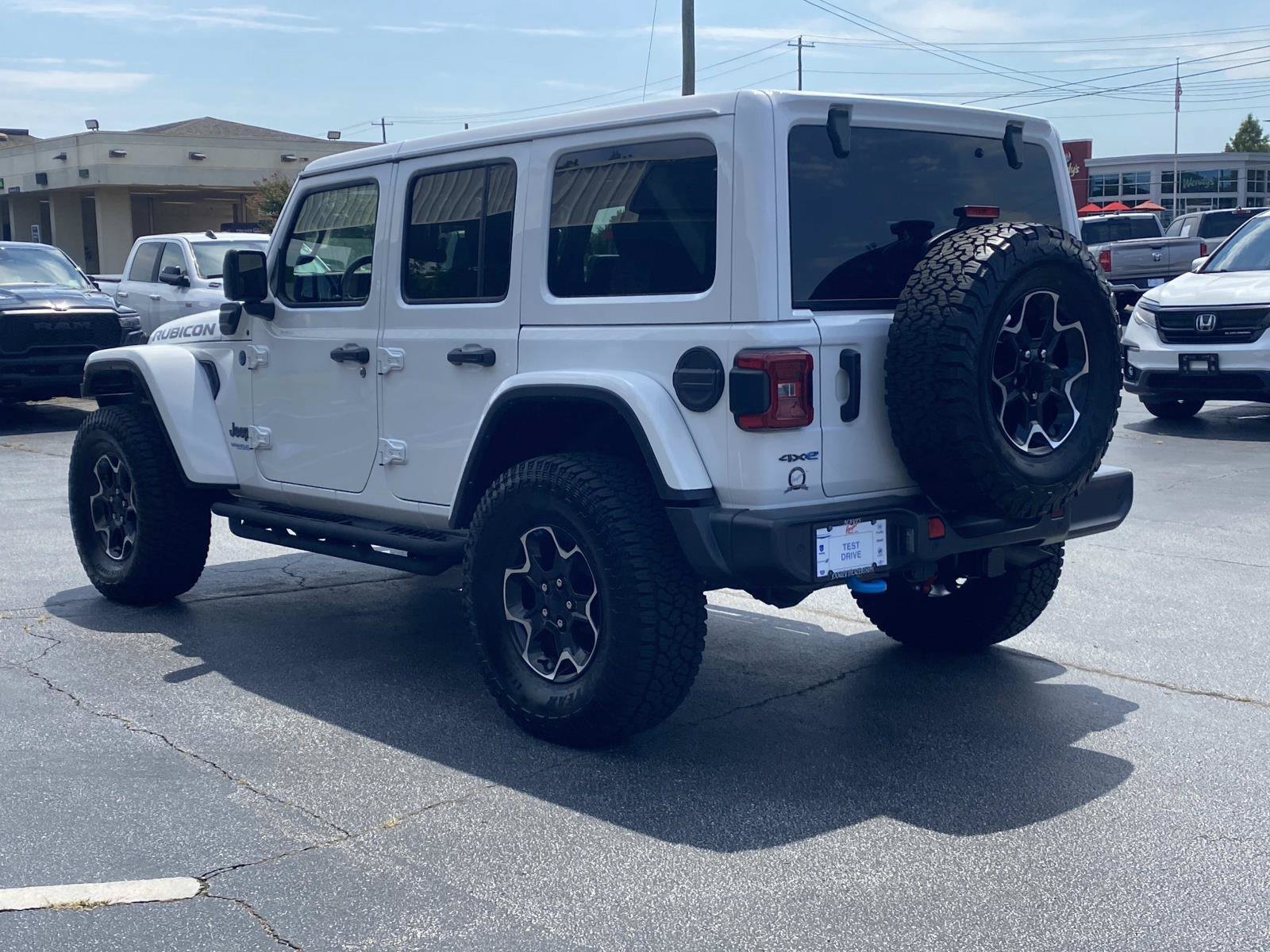 Used 2022 Jeep Wrangler Unlimited Rubicon 4xe w/ Cold Weather Group AWD/4WD image 7